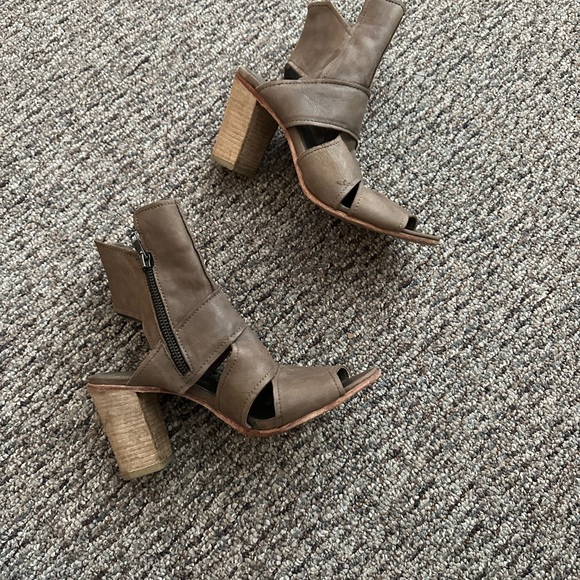 Free People Effie Heel in Taupe - Picture 3 of 5